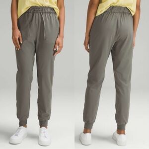 Lululemon Women’s Stretch High-Rise Jogger Pants Full Length in Grey Sage Size 2